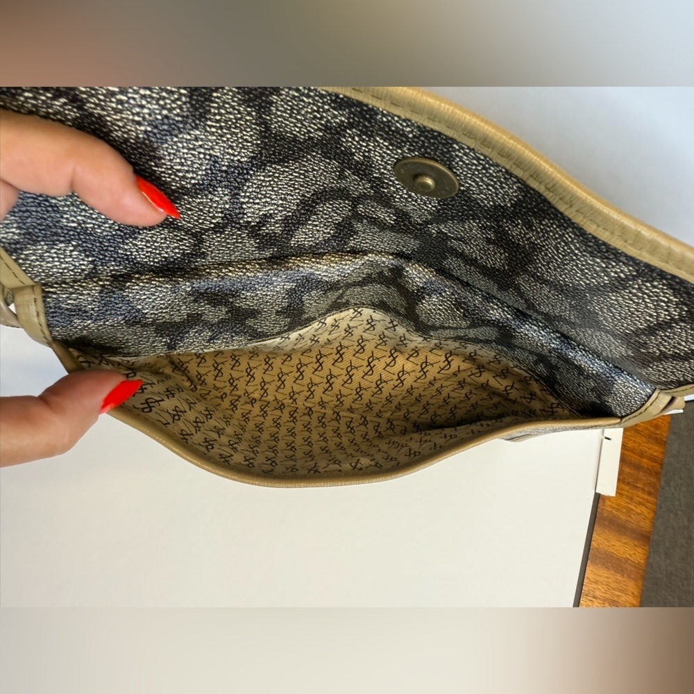 YSL Vintage Clutch in Iconic Giraffe Print - Picture 11 of 13